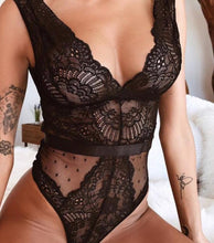 Afbeelding in Gallery-weergave laden, Sexy Black Unlined Deep V-Neck Floral Lace Bodysuit Teddy
